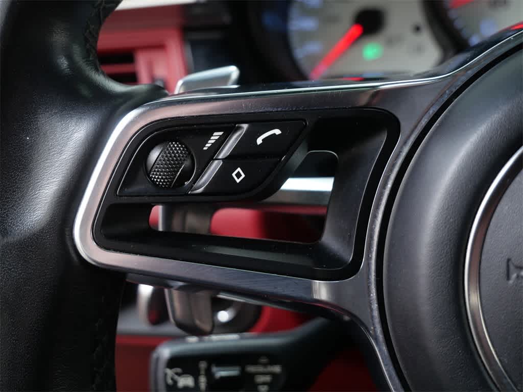 Thumbnail: 2015 Porsche Macan - 19