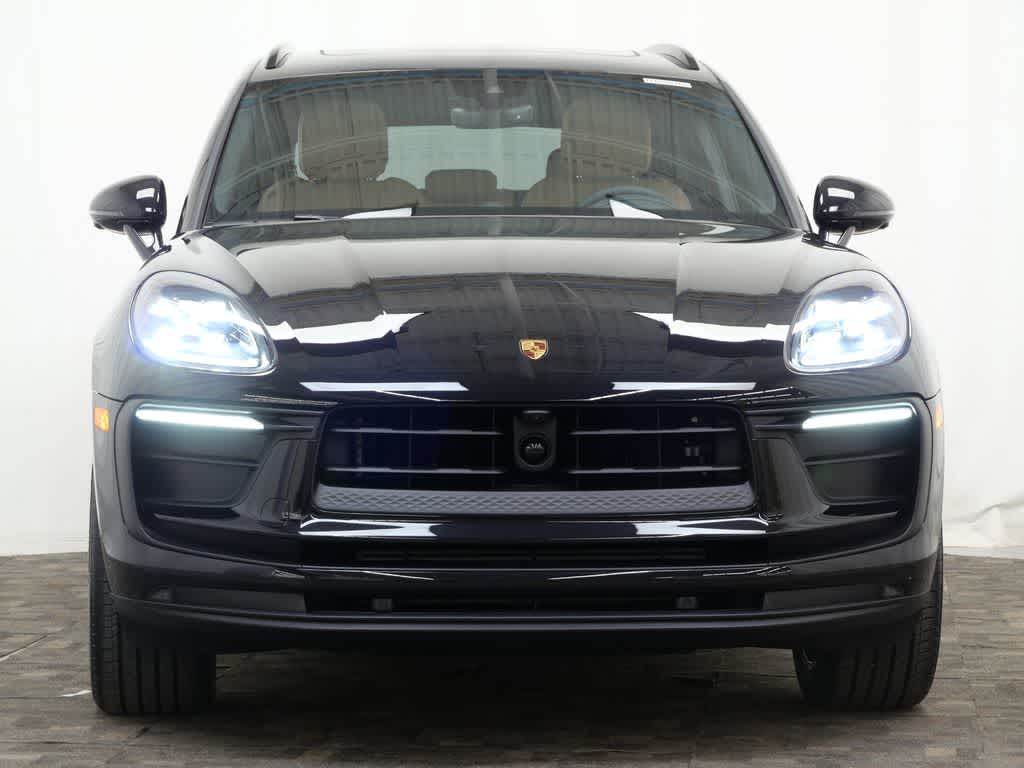 Thumbnail: 2026 Porsche Macan - 10