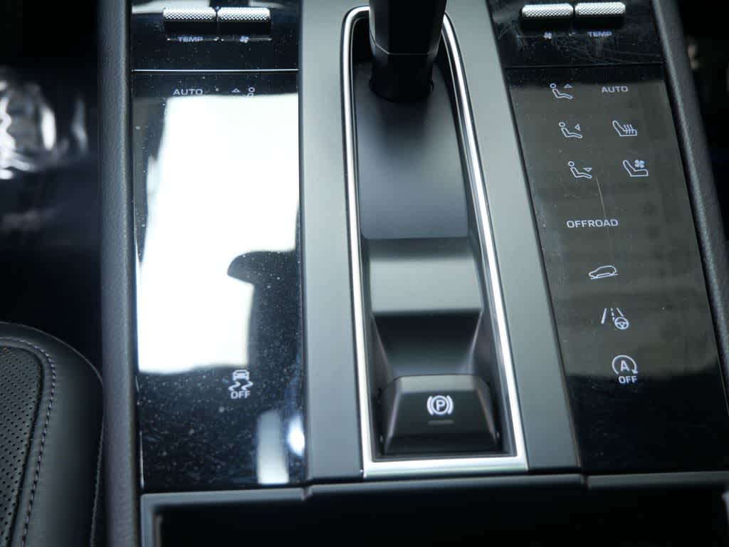 Thumbnail: 2026 Porsche Macan - 21