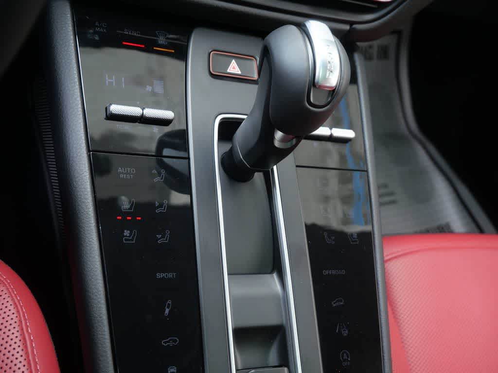 Thumbnail: 2026 Porsche Macan - 28