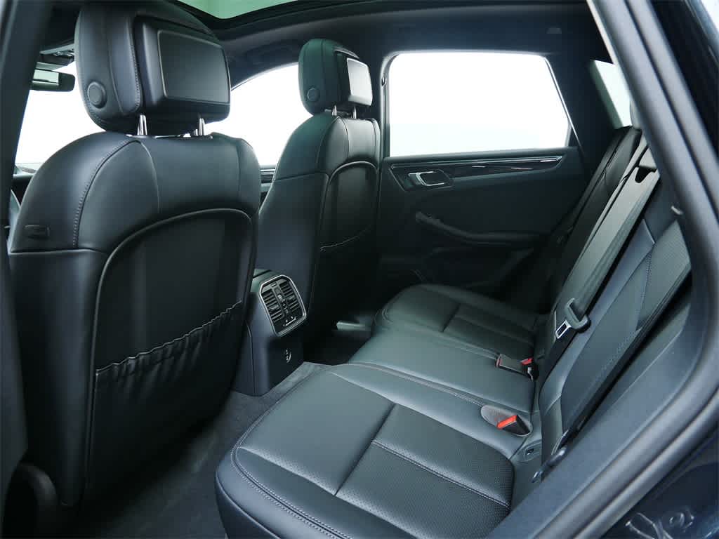 Thumbnail: 2025 Porsche Macan - 13