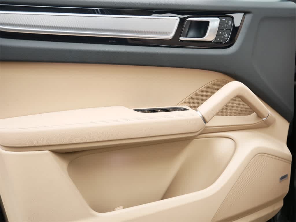 Thumbnail: 2023 Porsche Cayenne - 11