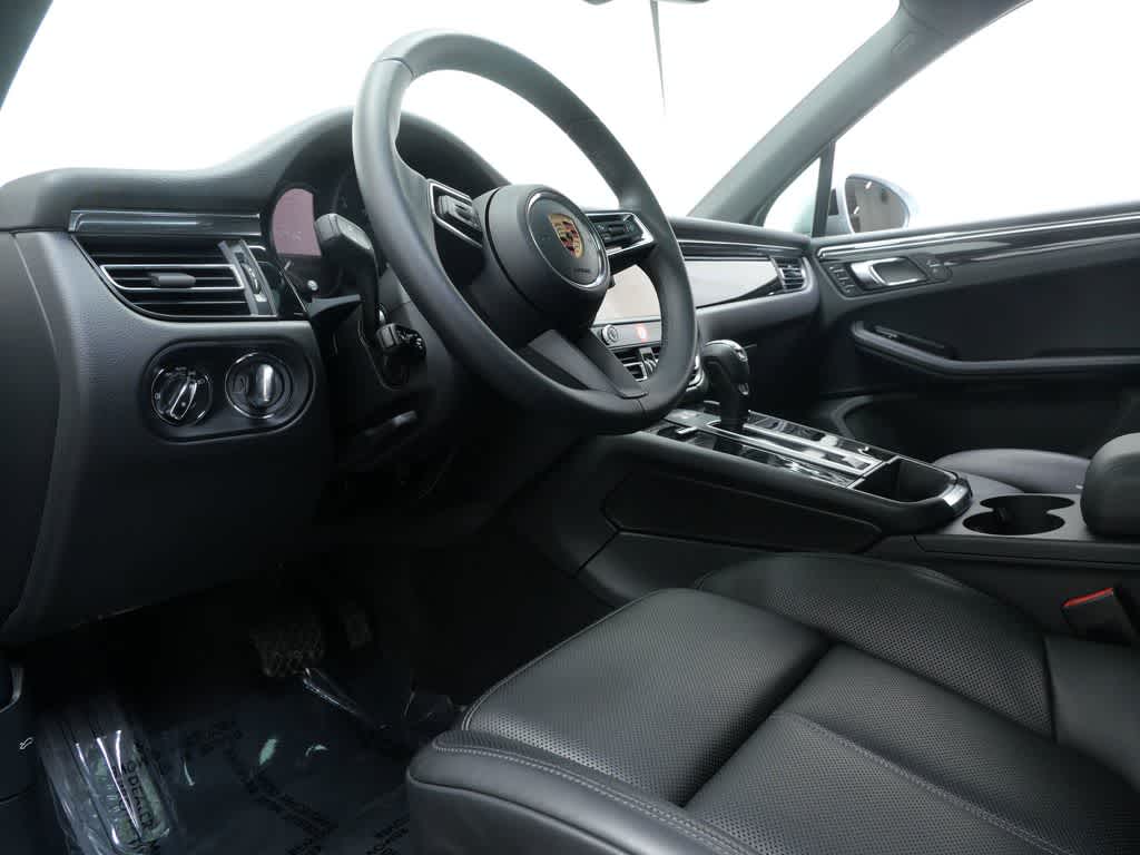 Thumbnail: 2025 Porsche Macan - 4