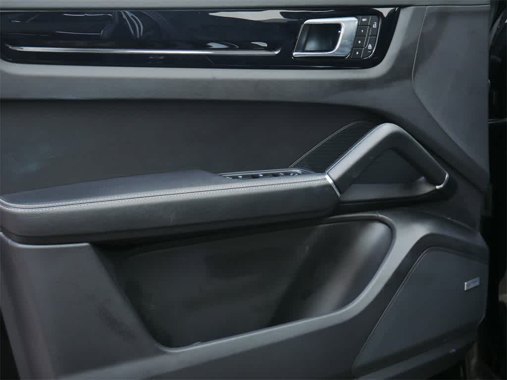 Thumbnail: 2023 Porsche Cayenne - 11