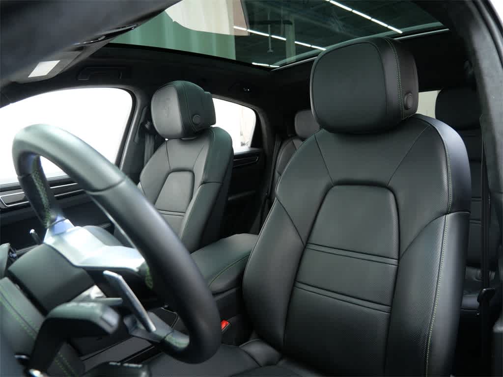 Thumbnail: 2023 Porsche Cayenne - 5