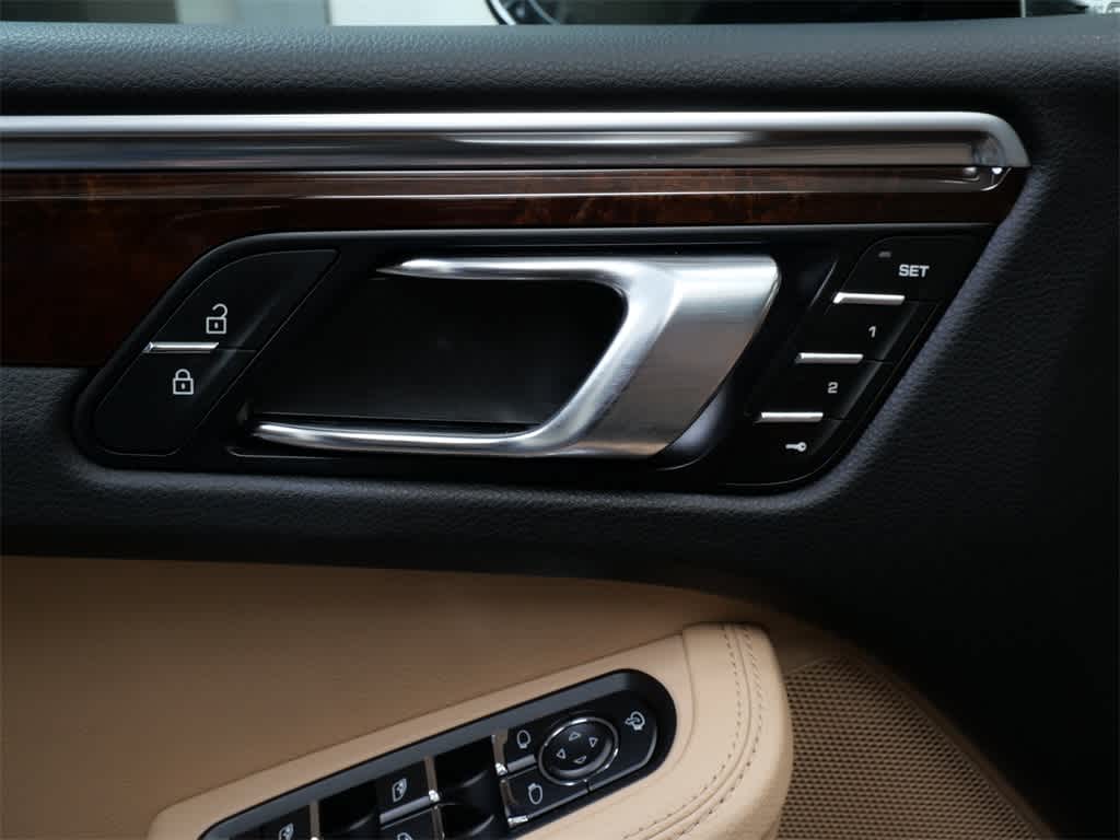 Thumbnail: 2024 Porsche Macan - 13