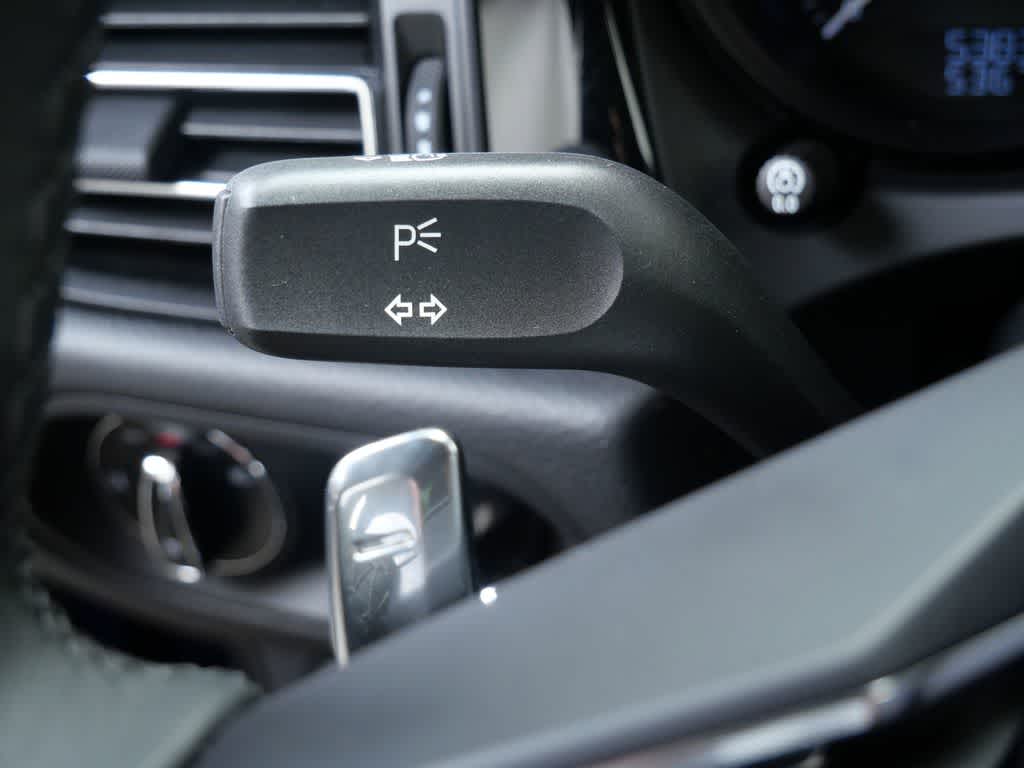 Thumbnail: 2023 Porsche Macan - 24