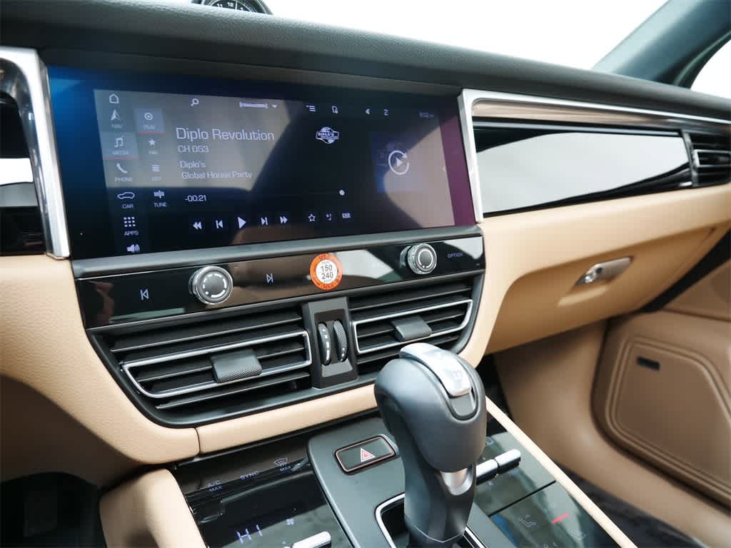 Thumbnail: 2025 Porsche Macan - 26