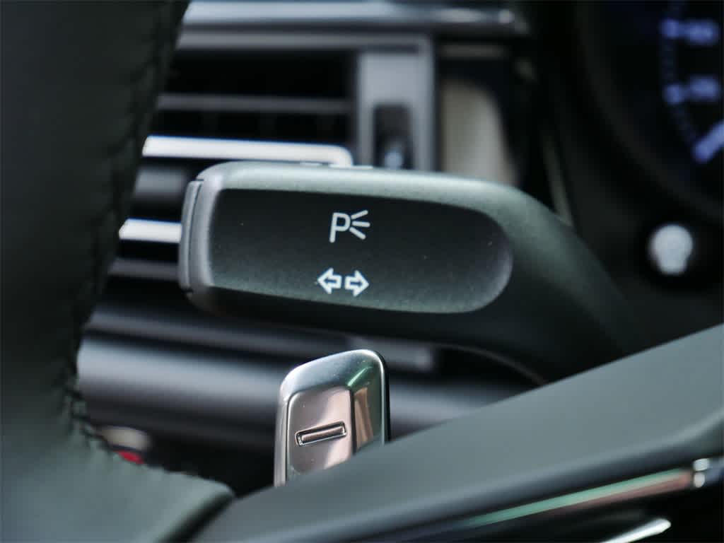 Thumbnail: 2026 Porsche Macan - 23