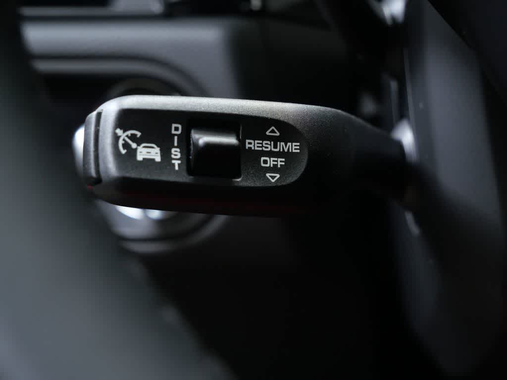 Thumbnail: 2026 Porsche Macan - 19