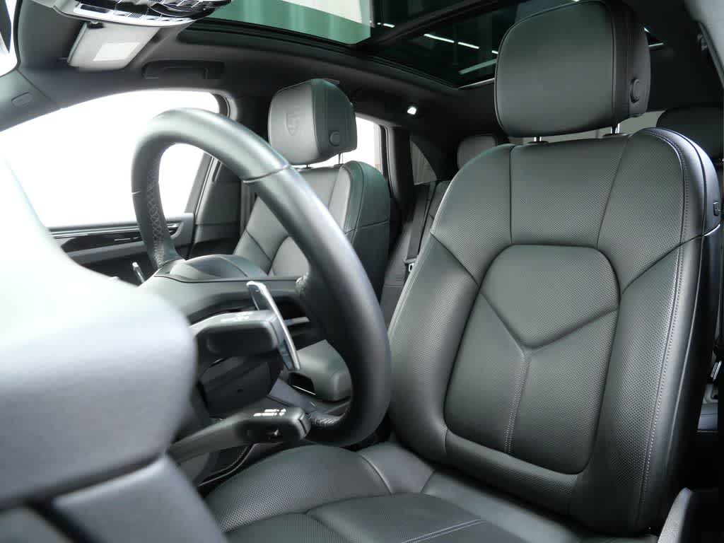 Thumbnail: 2022 Porsche Macan - 5