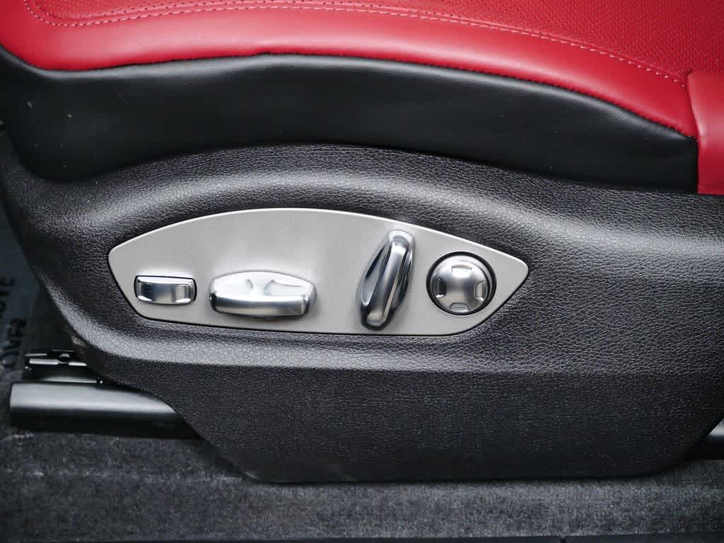 Thumbnail: 2026 Porsche Macan - 12