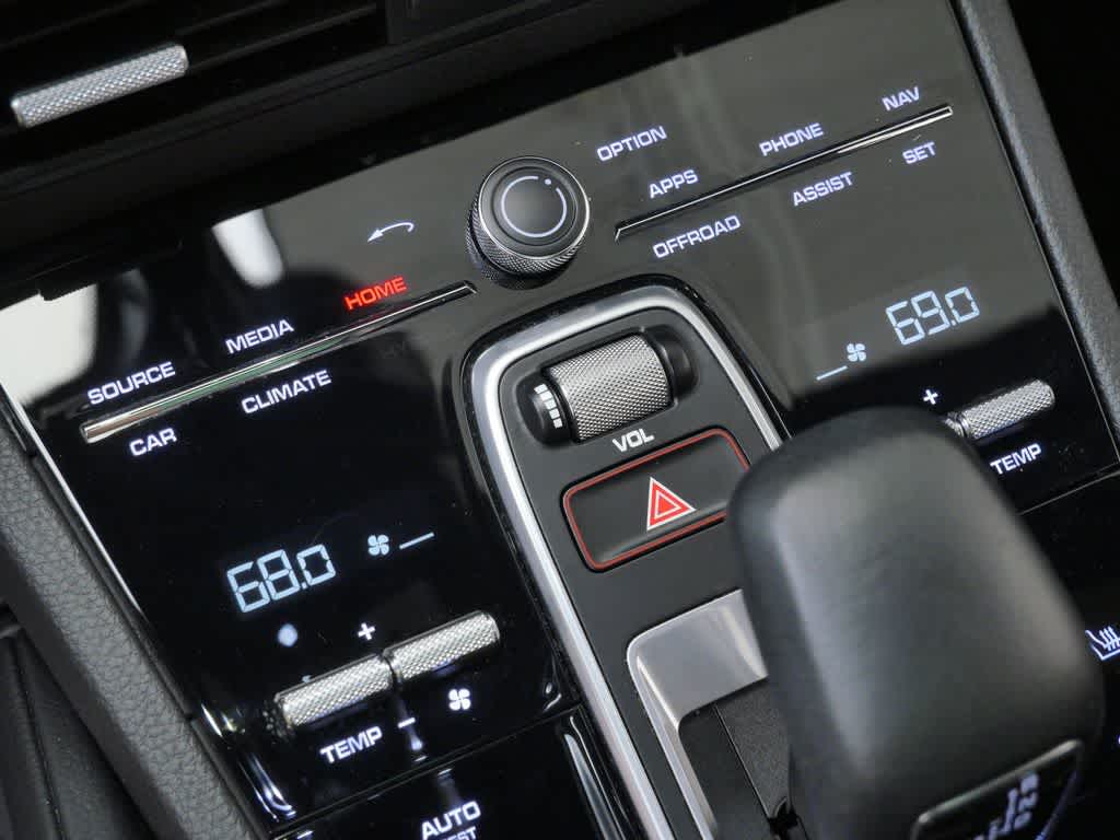 Thumbnail: 2022 Porsche Cayenne - 25