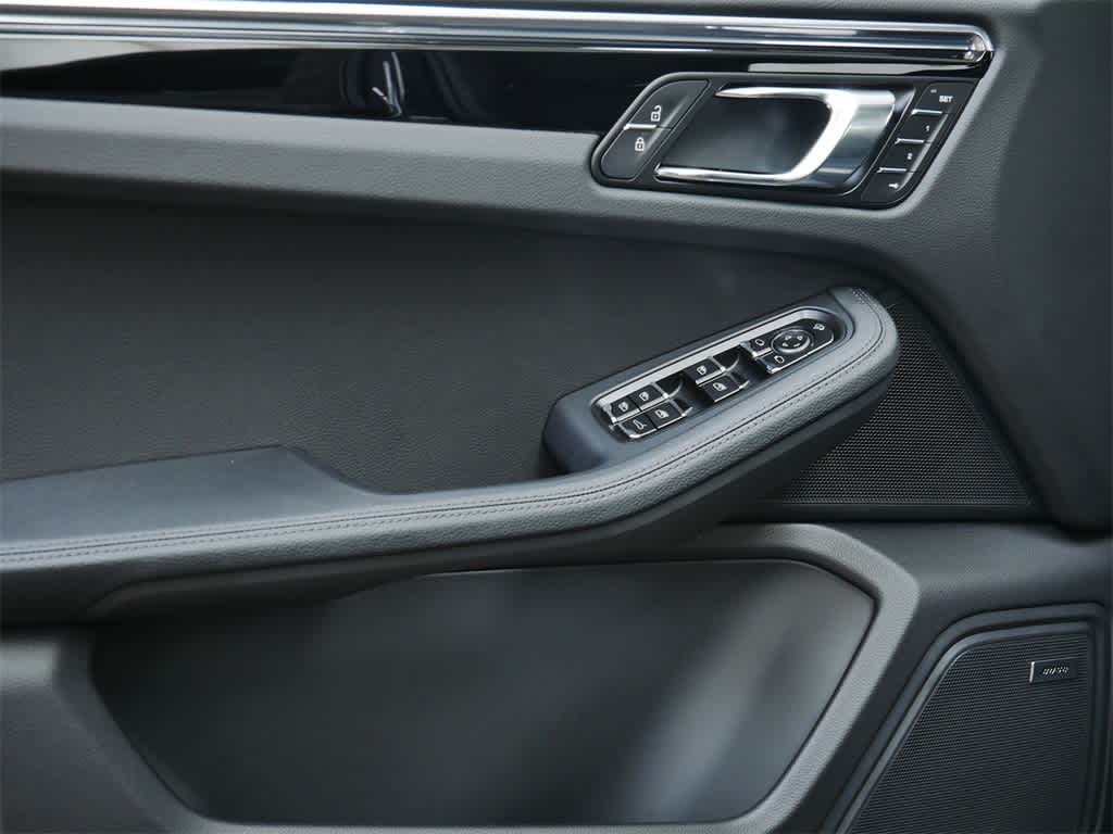 Thumbnail: 2026 Porsche Macan - 11