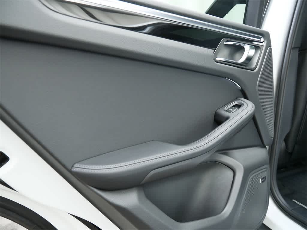 Thumbnail: 2025 Porsche Macan - 14