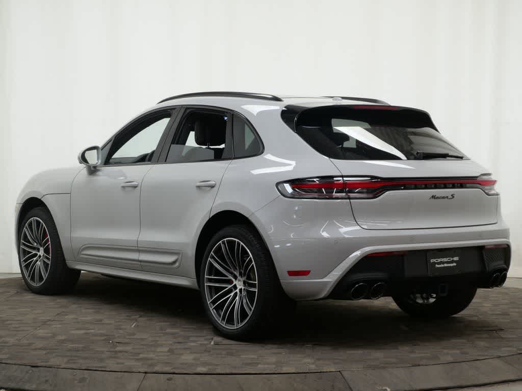 Thumbnail: 2025 Porsche Macan - 3