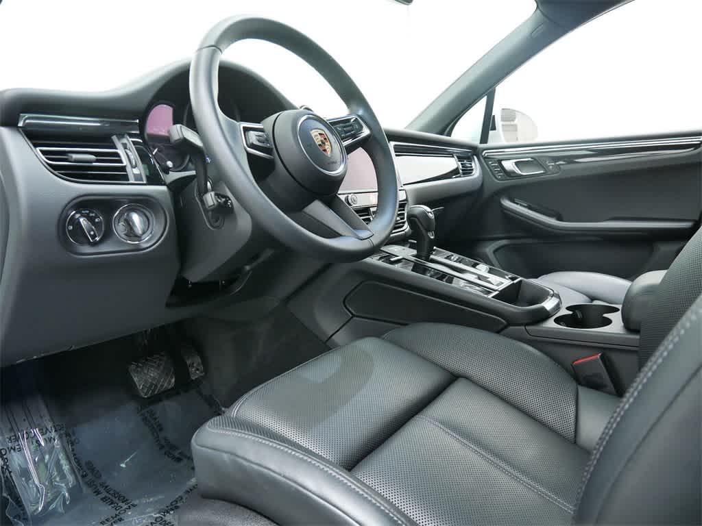 Thumbnail: 2025 Porsche Macan - 4