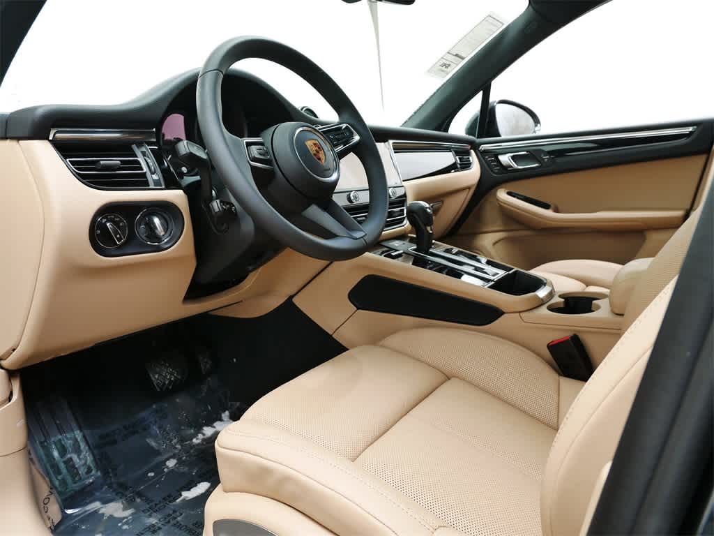 Thumbnail: 2026 Porsche Macan - 4