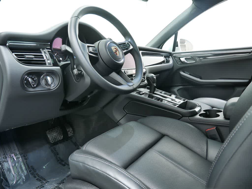 Thumbnail: 2025 Porsche Macan - 4