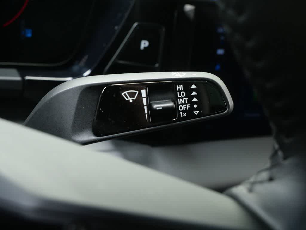 Thumbnail: 2024 Porsche Macan - 25