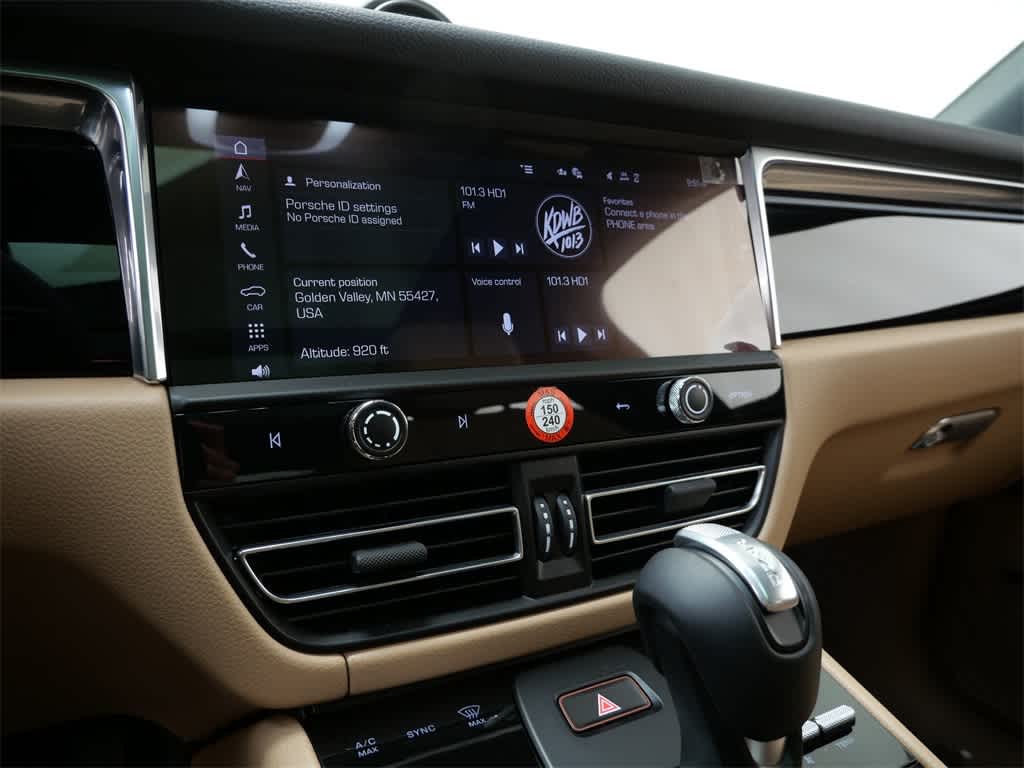 Thumbnail: 2026 Porsche Macan - 27