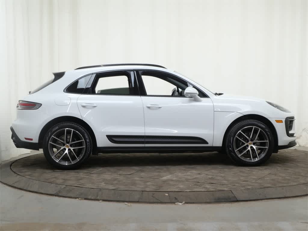 Thumbnail: 2025 Porsche Macan - 8