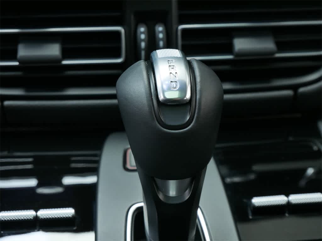 Thumbnail: 2025 Porsche Macan - 23