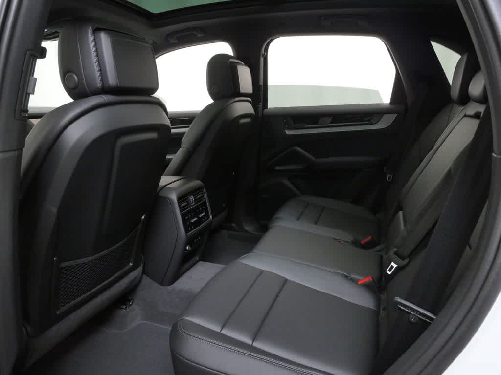 Thumbnail: 2026 Porsche Cayenne - 14