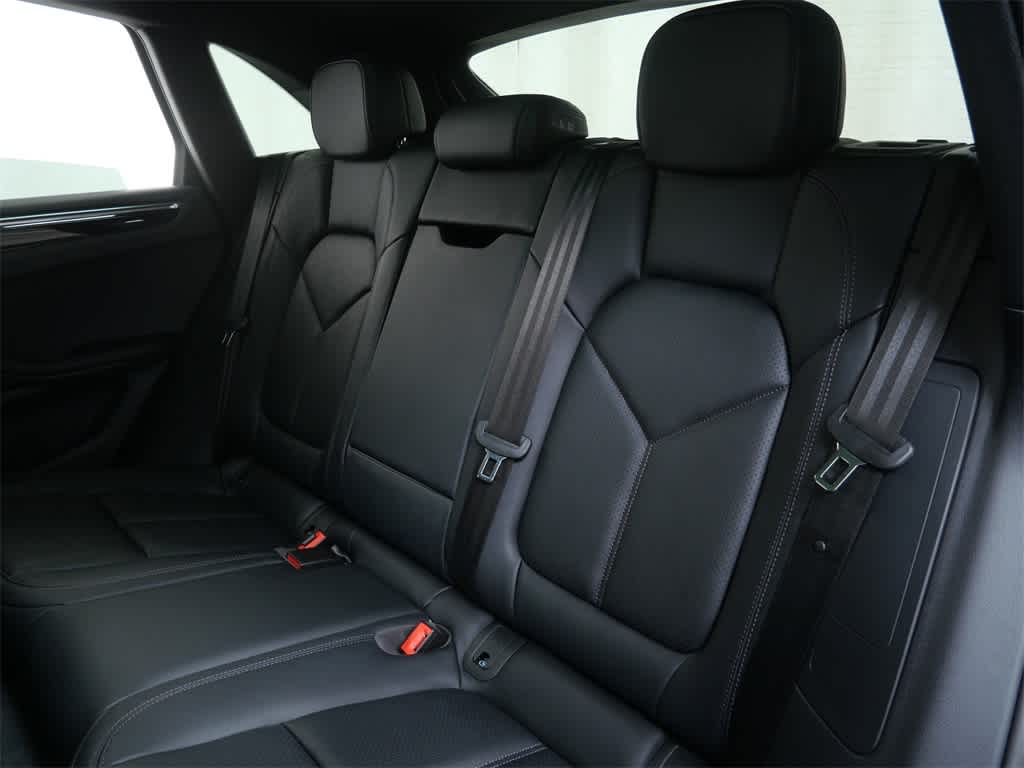 Thumbnail: 2025 Porsche Macan - 14