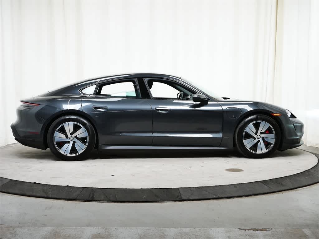 Thumbnail: 2022 Porsche Taycan - 8