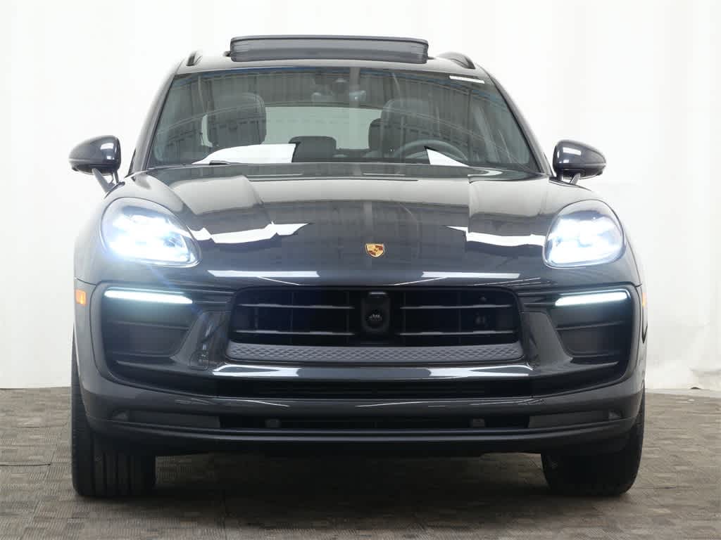 Thumbnail: 2025 Porsche Macan - 10