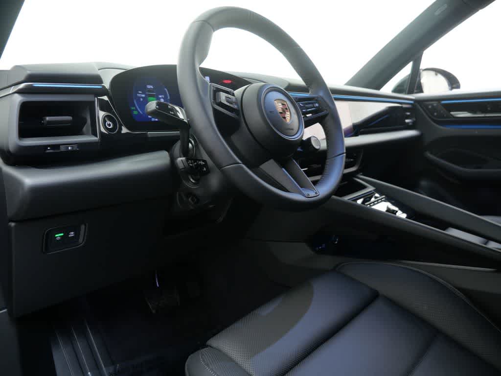 Thumbnail: 2026 Porsche Macan - 4