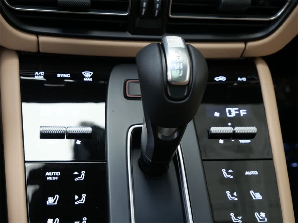 Thumbnail: 2026 Porsche Macan - 22