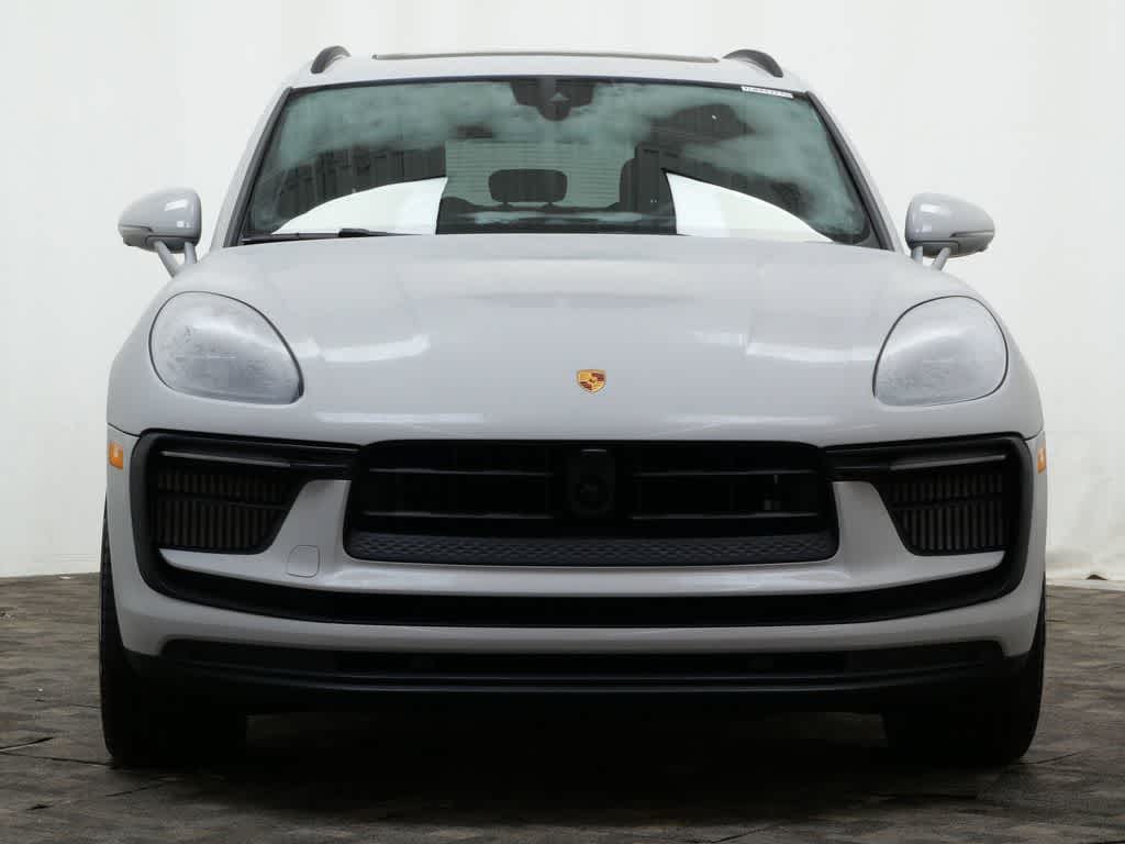 Thumbnail: 2026 Porsche Macan - 10