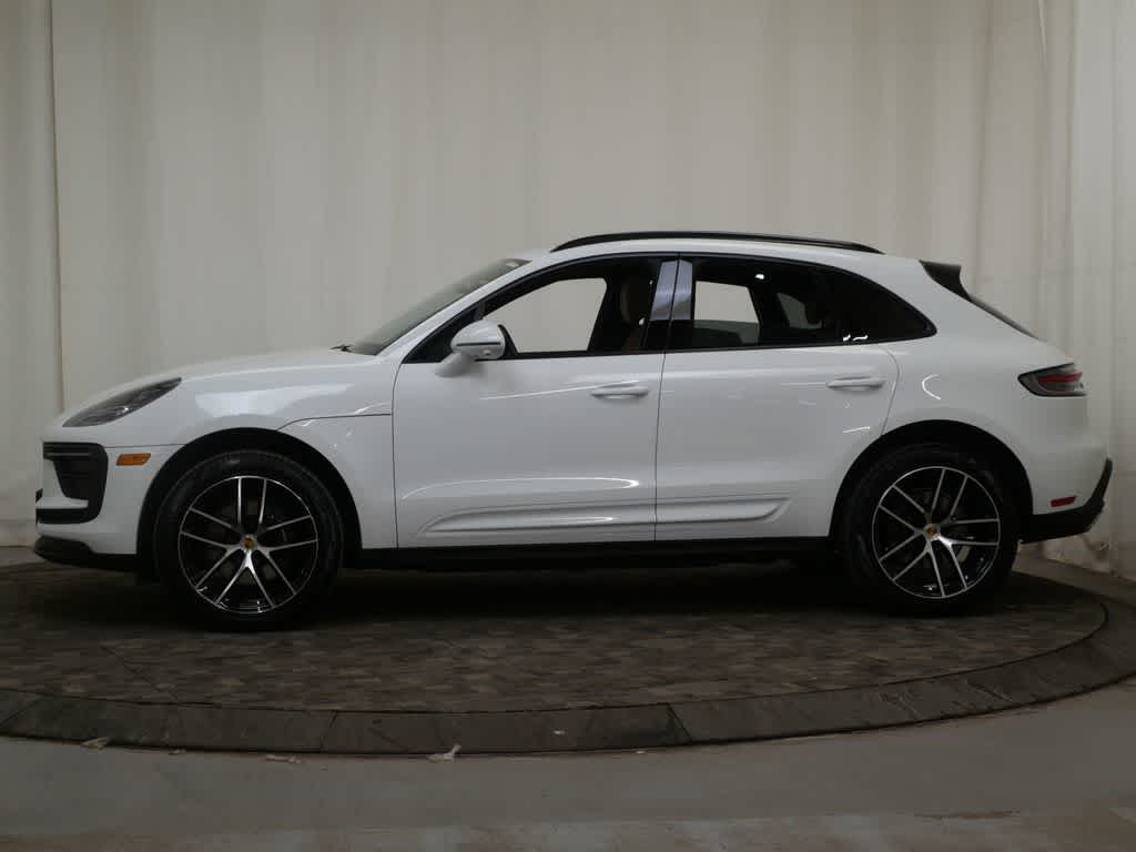 Thumbnail: 2025 Porsche Macan - 2