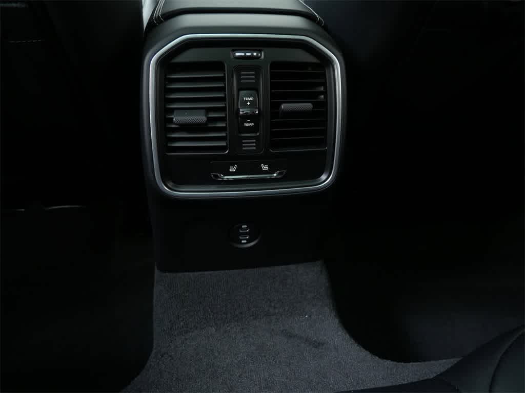 Thumbnail: 2026 Porsche Macan - 17