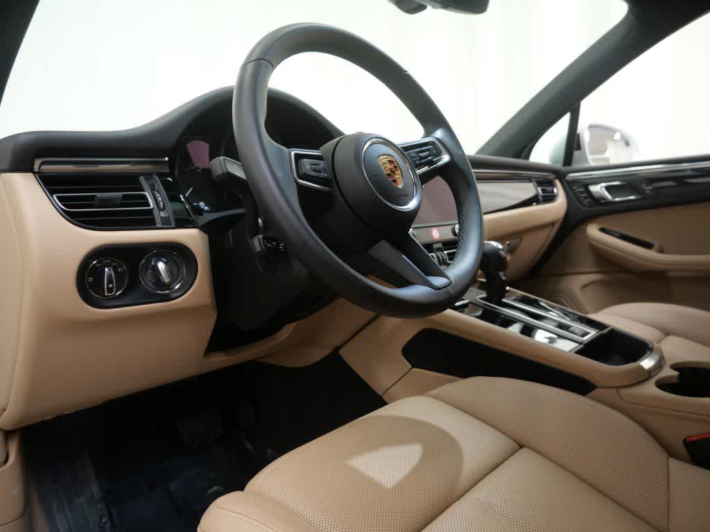 Thumbnail: 2025 Porsche Macan - 4