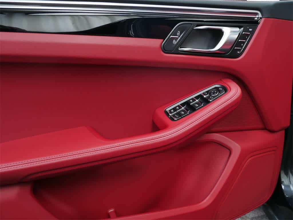 Thumbnail: 2023 Porsche Macan - 11