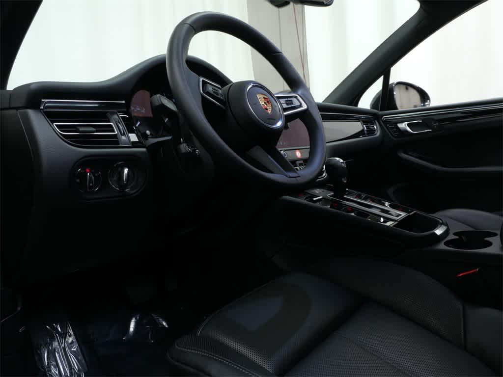 Thumbnail: 2025 Porsche Macan - 4