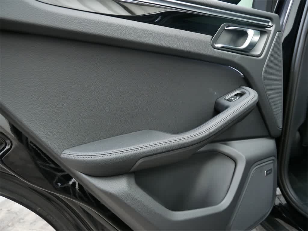 Thumbnail: 2025 Porsche Macan - 14