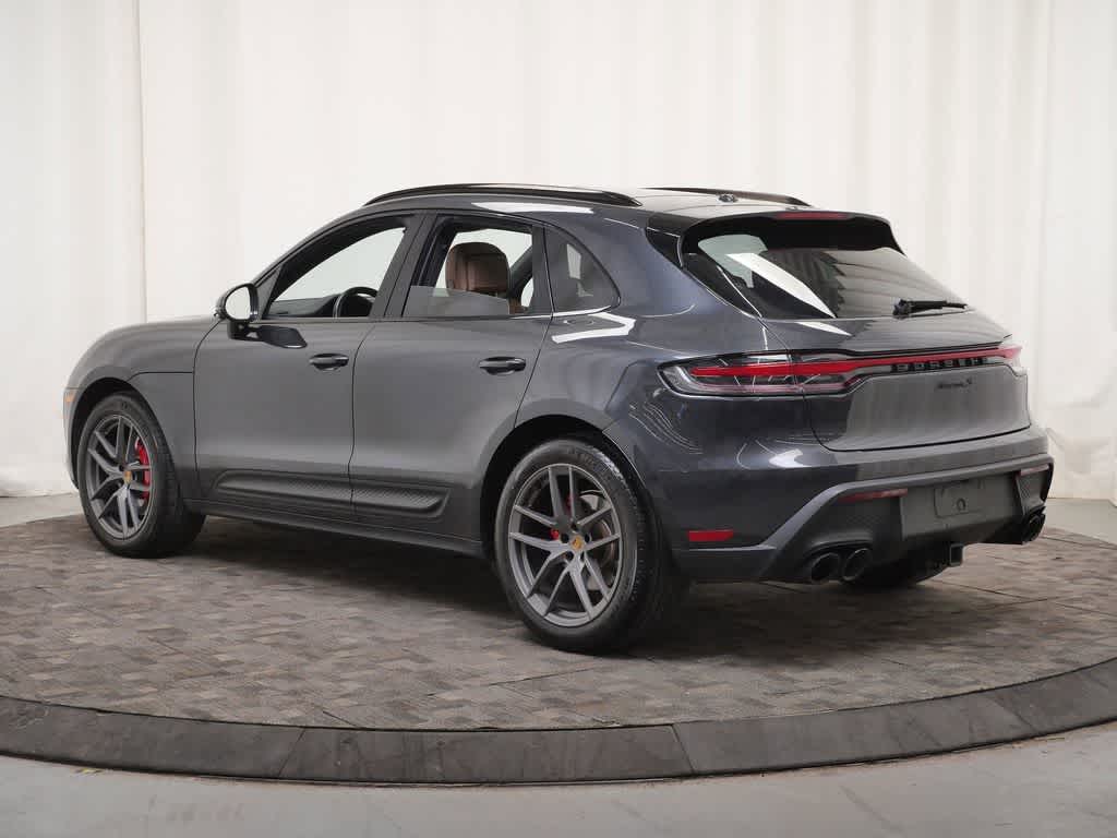 Thumbnail: 2023 Porsche Macan - 3
