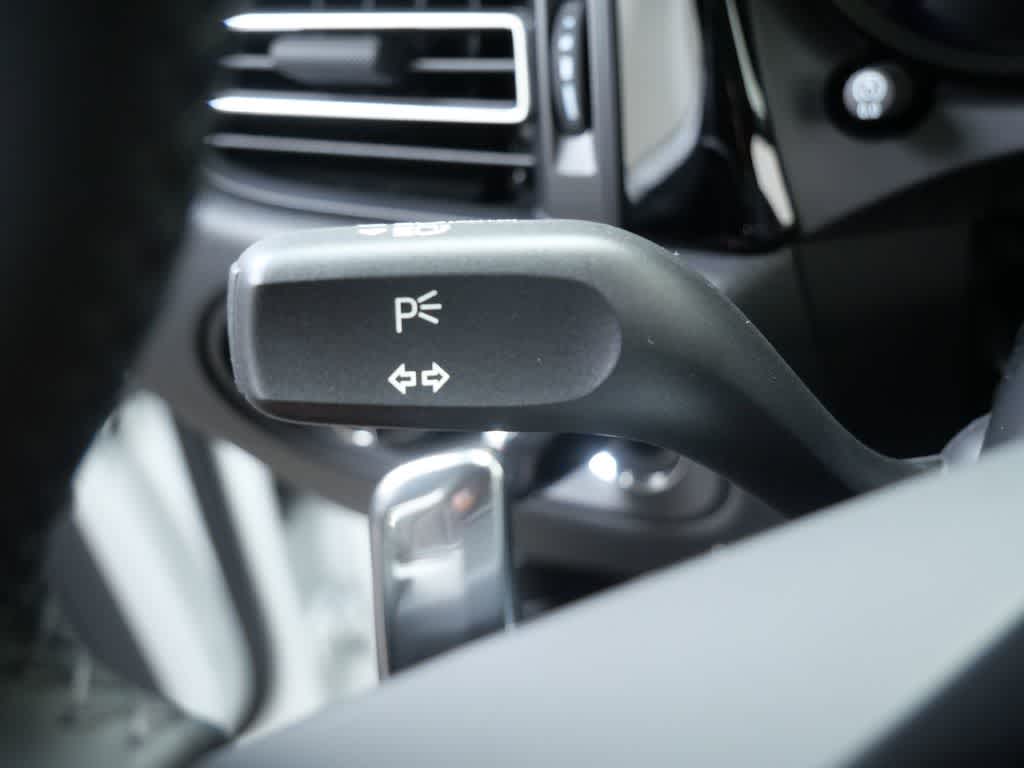 Thumbnail: 2026 Porsche Macan - 29
