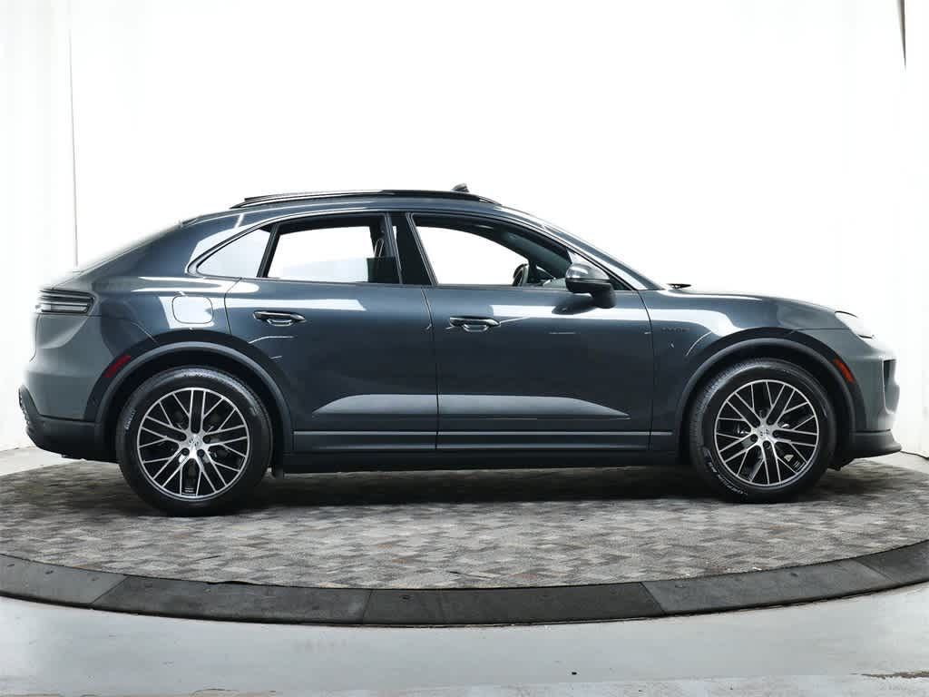 Thumbnail: 2025 Porsche Macan - 8