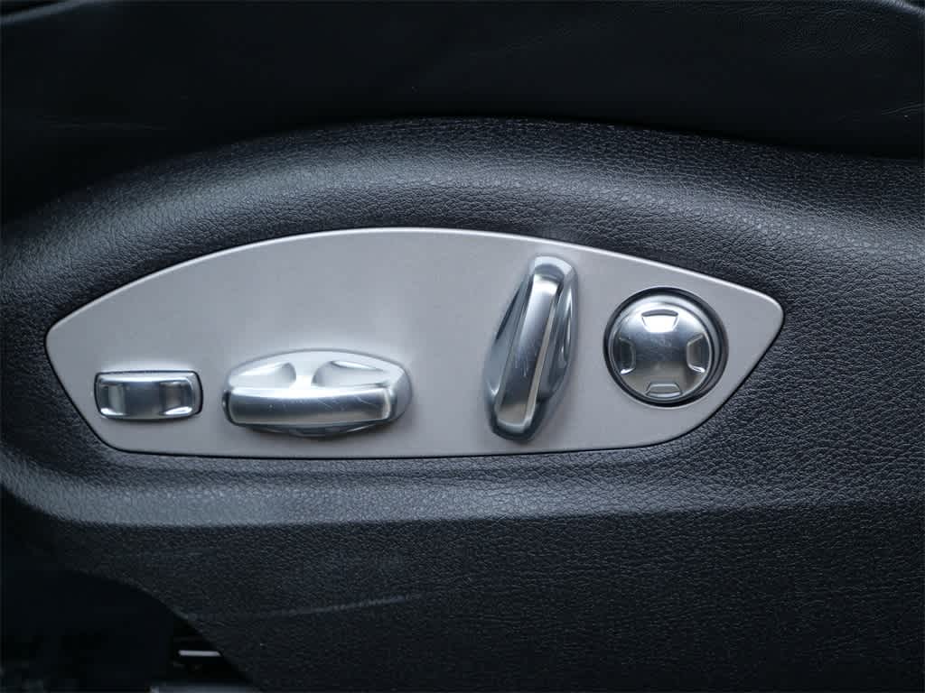 Thumbnail: 2025 Porsche Macan - 12