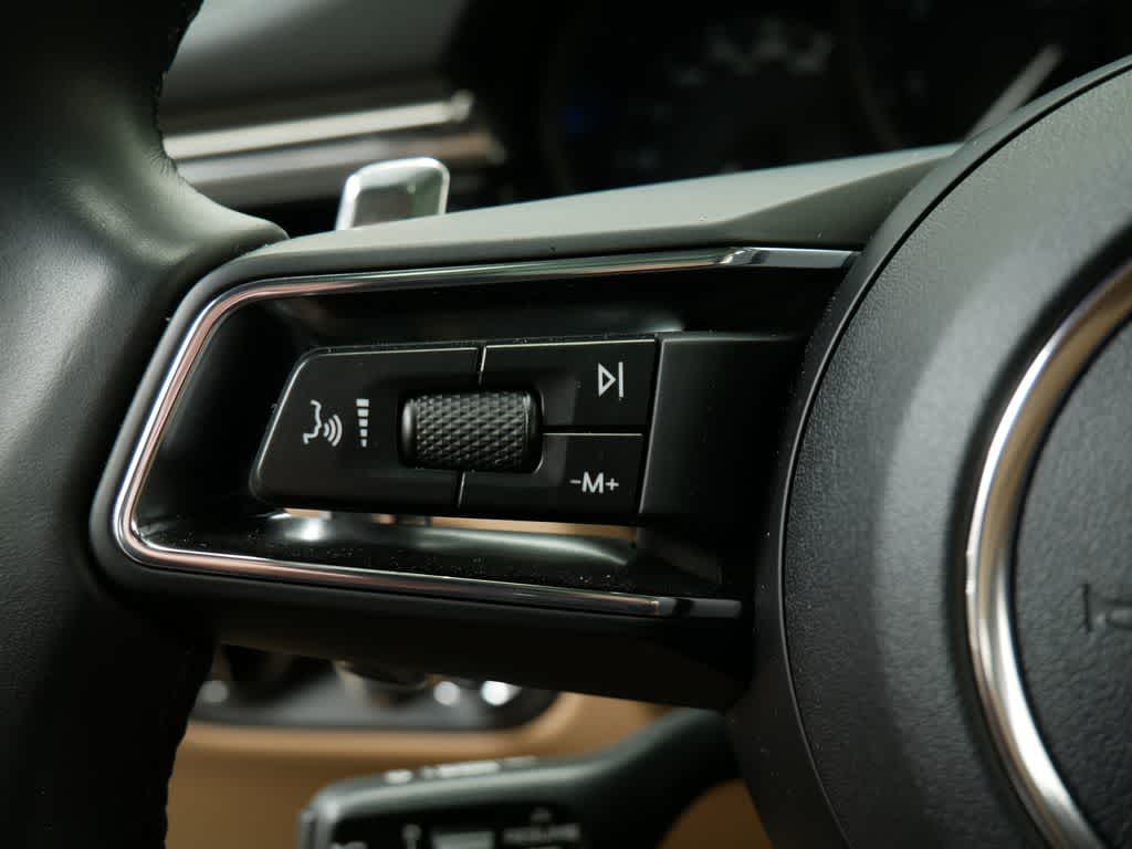 Thumbnail: 2025 Porsche Macan - 20