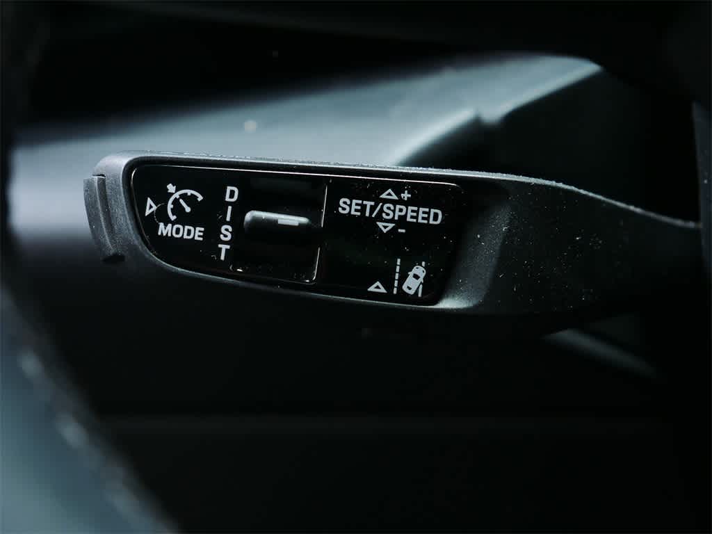 Thumbnail: 2025 Porsche Macan - 21