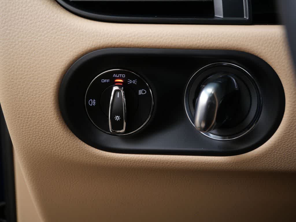 Thumbnail: 2025 Porsche Macan - 18