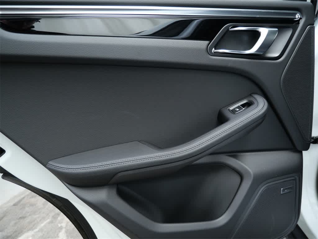 Thumbnail: 2025 Porsche Macan - 14