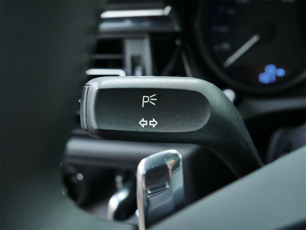 Thumbnail: 2026 Porsche Macan - 22