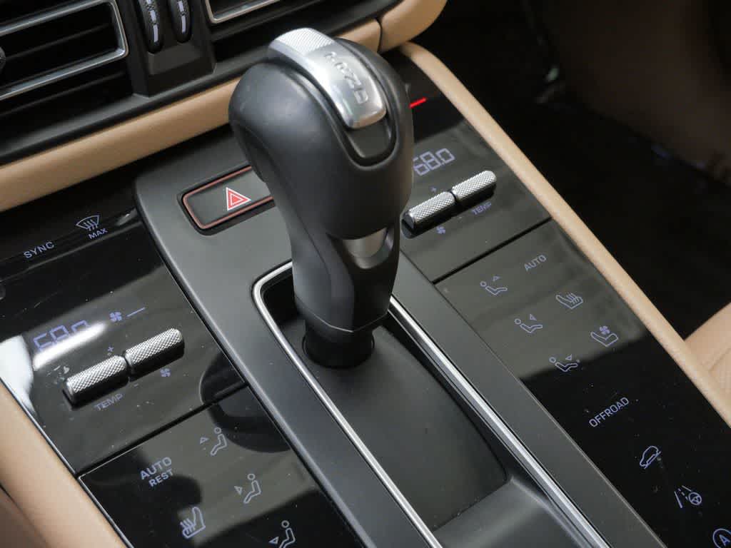 Thumbnail: 2023 Porsche Macan - 26